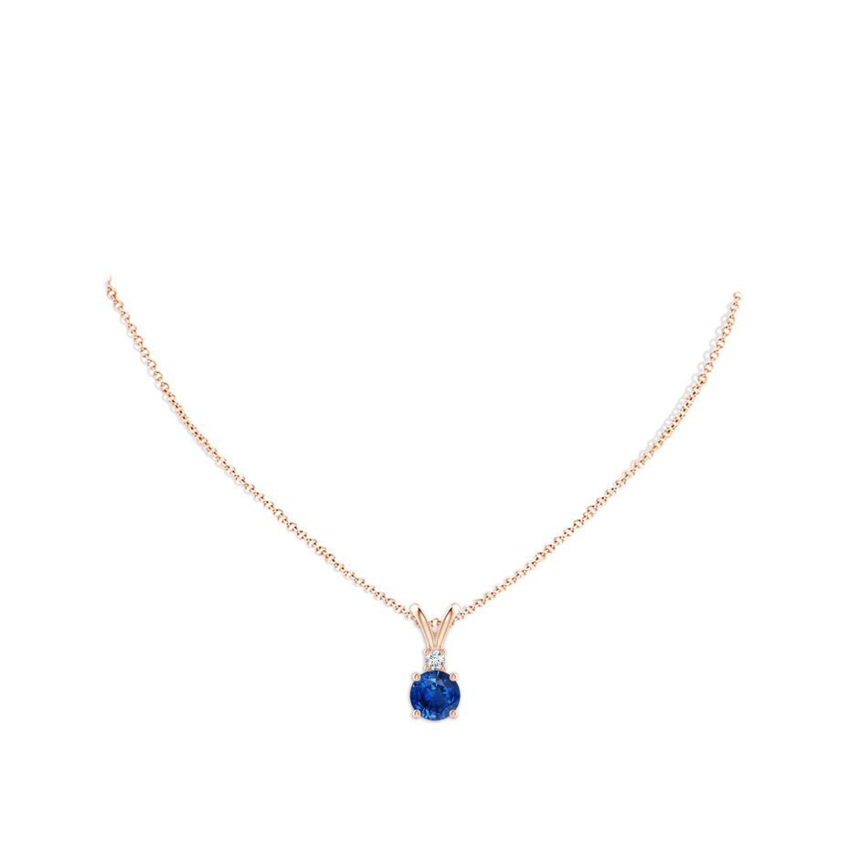8mm AAA Round Blue Sapphire Solitaire V-Bale Pendant with Diamond in Rose Gold pen
