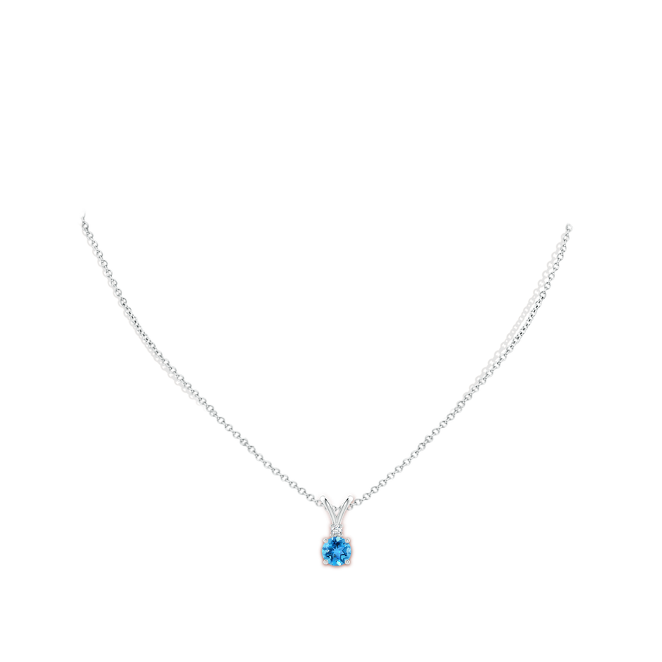 6mm AAA Round Swiss Blue Topaz Solitaire V-Bale Pendant with Diamond in White Gold pen