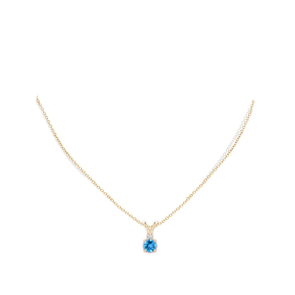 6mm AAA Round Swiss Blue Topaz Solitaire V-Bale Pendant with Diamond in Yellow Gold pen