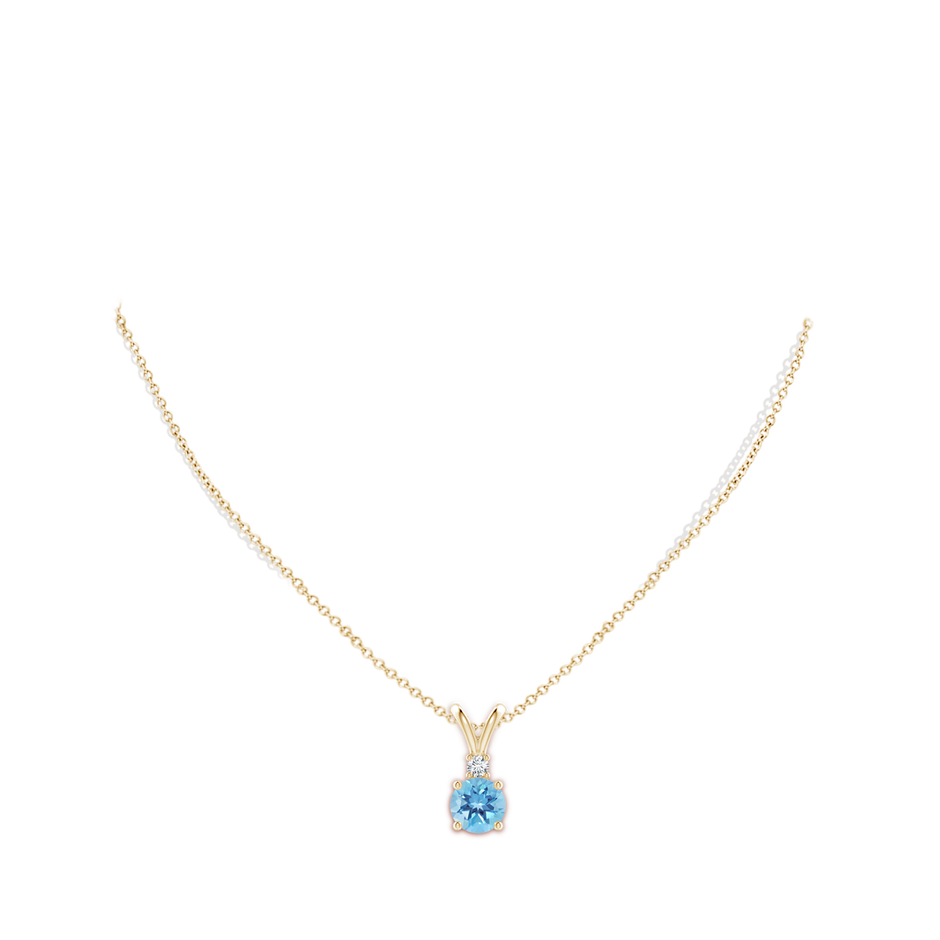 8mm A Round Swiss Blue Topaz Solitaire V-Bale Pendant with Diamond in Yellow Gold pen