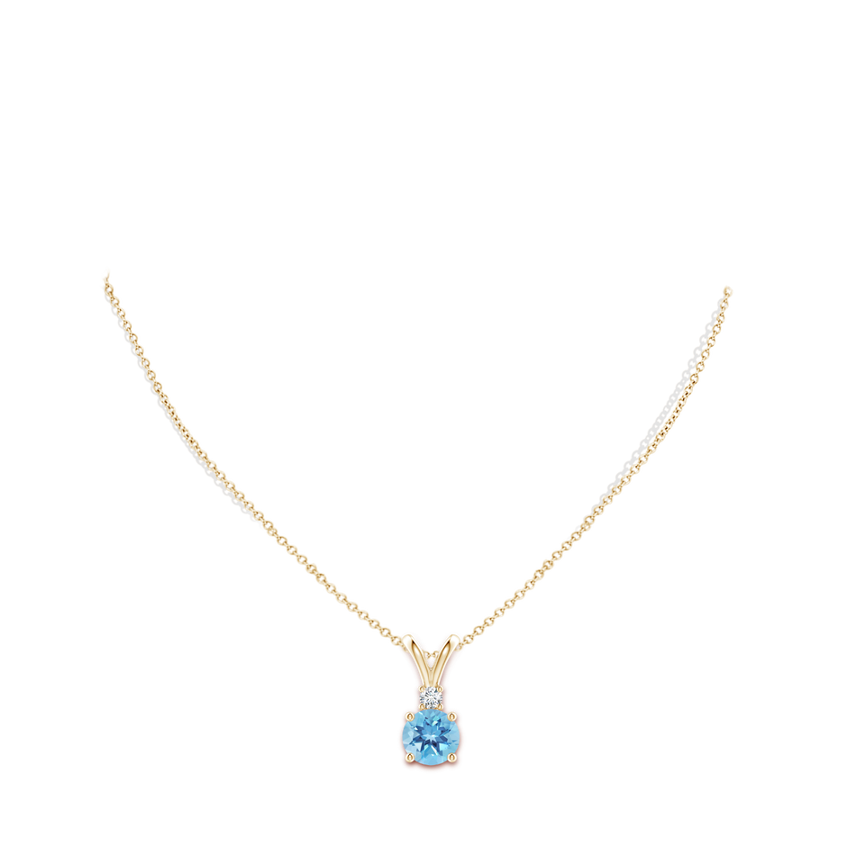9mm A Round Swiss Blue Topaz Solitaire V-Bale Pendant with Diamond in Yellow Gold pen