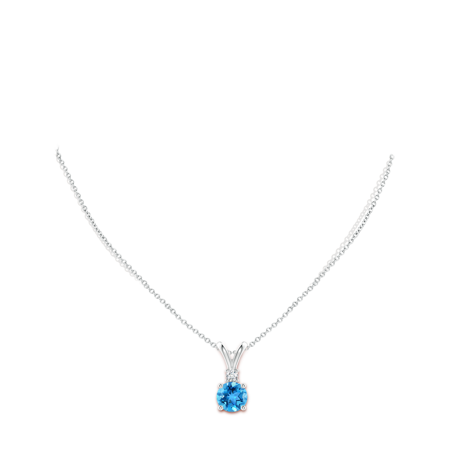 9mm AAA Round Swiss Blue Topaz Solitaire V-Bale Pendant with Diamond in White Gold pen