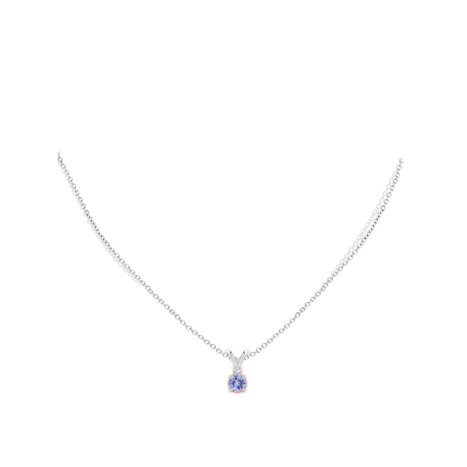 5mm AA Round Tanzanite Solitaire V-Bale Pendant with Diamond in White Gold pen