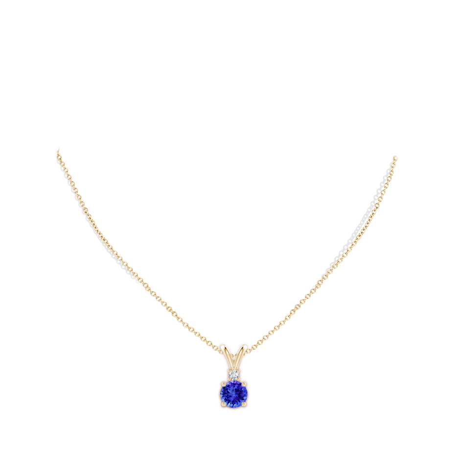 8mm AAA Round Tanzanite Solitaire V-Bale Pendant with Diamond in Yellow Gold pen
