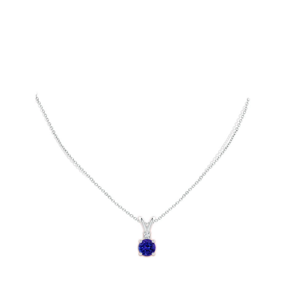 8mm AAAA Round Tanzanite Solitaire V-Bale Pendant with Diamond in White Gold pen