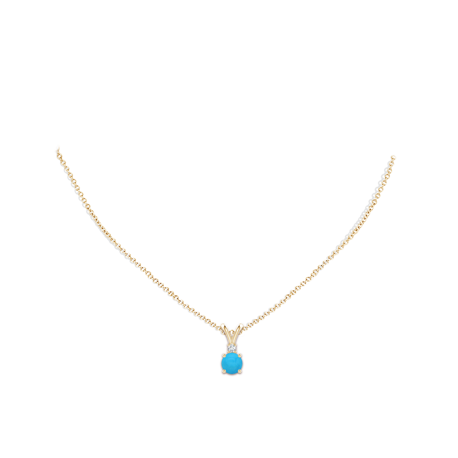 7mm AAAA Round Turquoise Solitaire V-Bale Pendant with Diamond in Yellow Gold pen