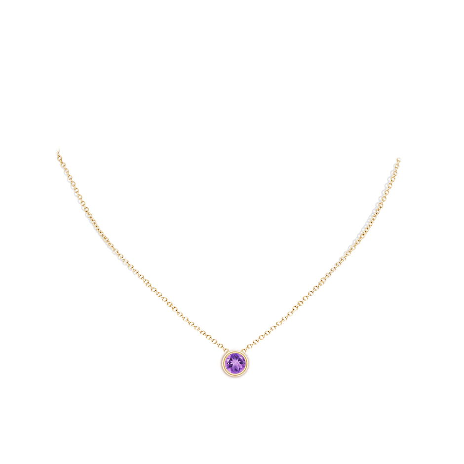 7mm A Bezel-Set Round Amethyst Solitaire Pendant in 18K Yellow Gold pen
