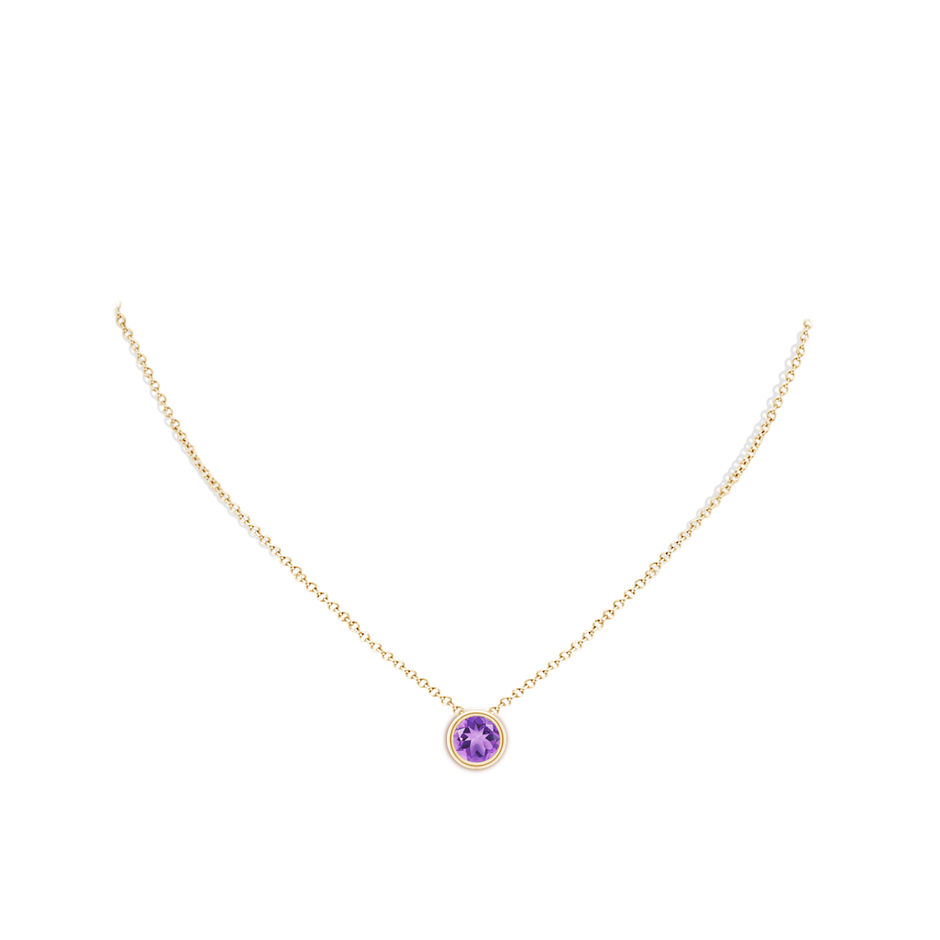 8mm A Bezel-Set Round Amethyst Solitaire Pendant in Yellow Gold pen