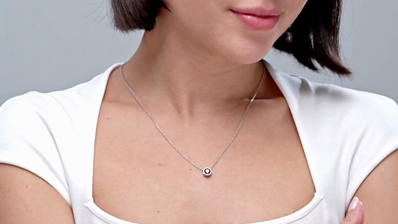 Intention Energy クアトロセルペンダント 8mm AAAA Bezel-Set Round Amethyst Solitaire Pendant in White Gold