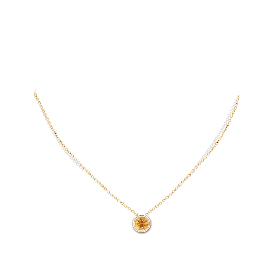 7mm A Bezel-Set Round Citrine Solitaire Pendant in Yellow Gold pen