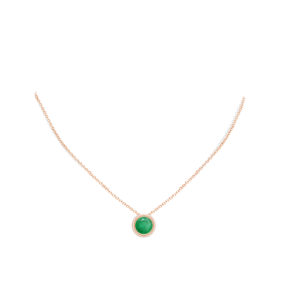 10mm A Bezel-Set Round Emerald Solitaire Pendant in Rose Gold pen