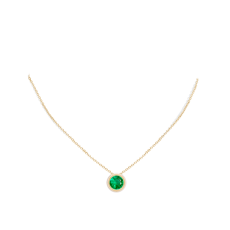 10mm AAA Bezel-Set Round Emerald Solitaire Pendant in Yellow Gold pen