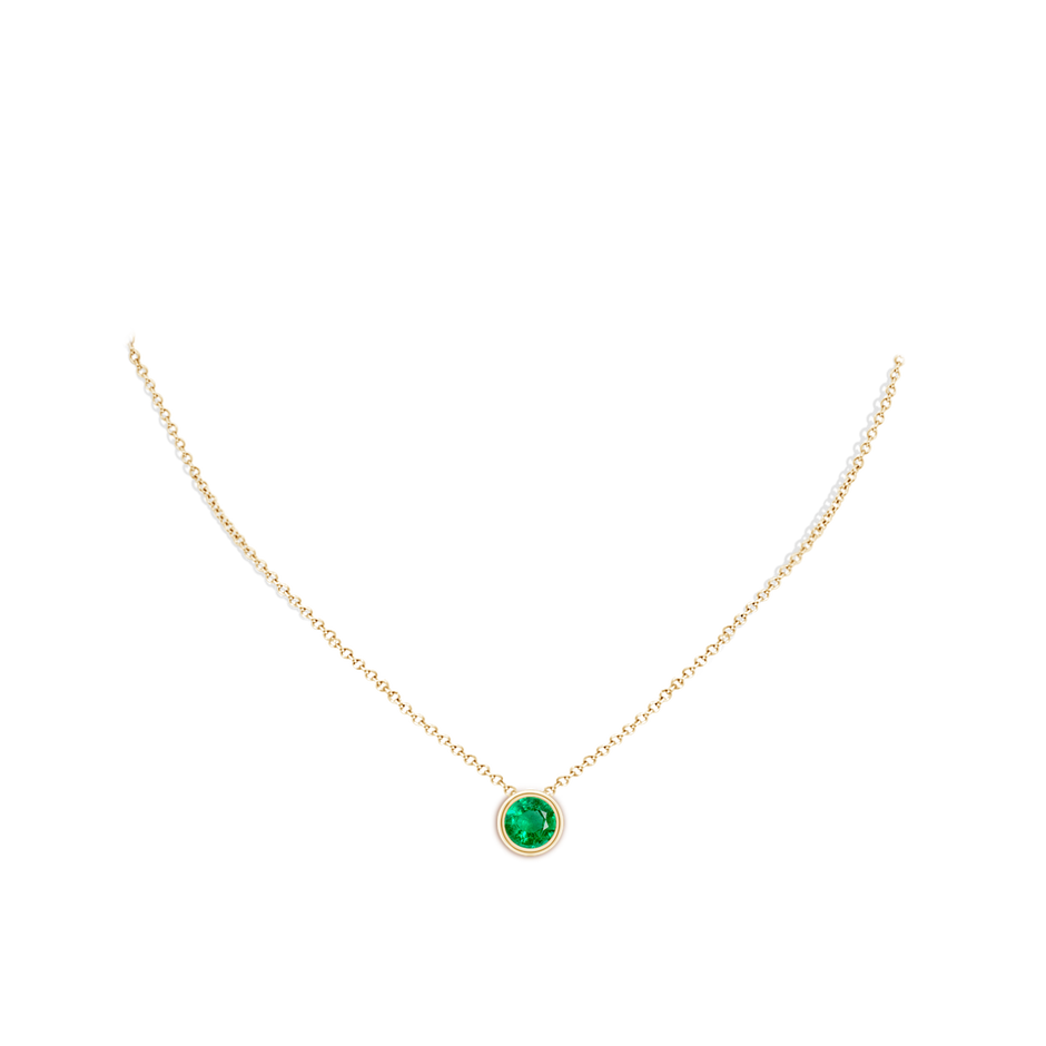 8mm AAA Bezel-Set Round Emerald Solitaire Pendant in Yellow Gold pen