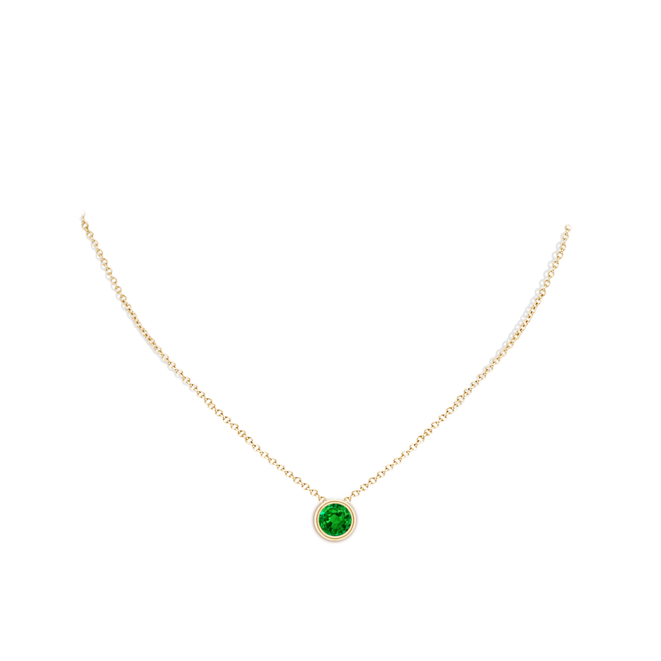 8mm AAAA Bezel-Set Round Emerald Solitaire Pendant in Yellow Gold pen