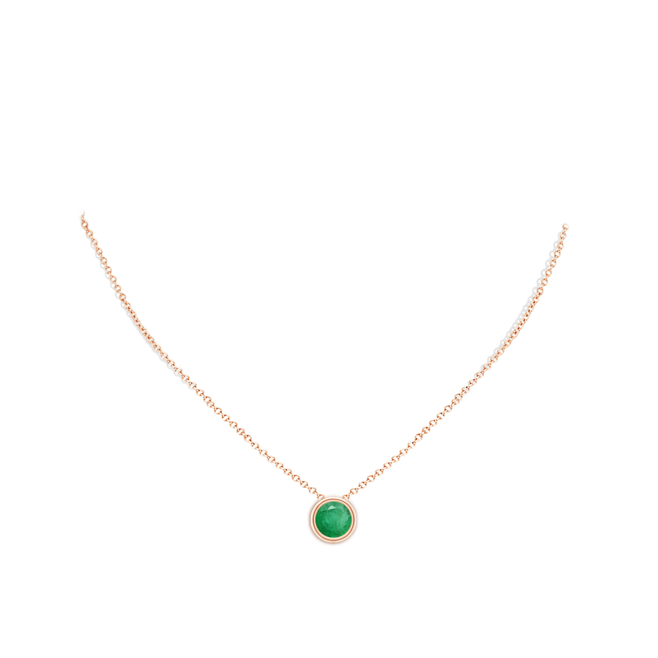 9mm A Bezel-Set Round Emerald Solitaire Pendant in Rose Gold pen