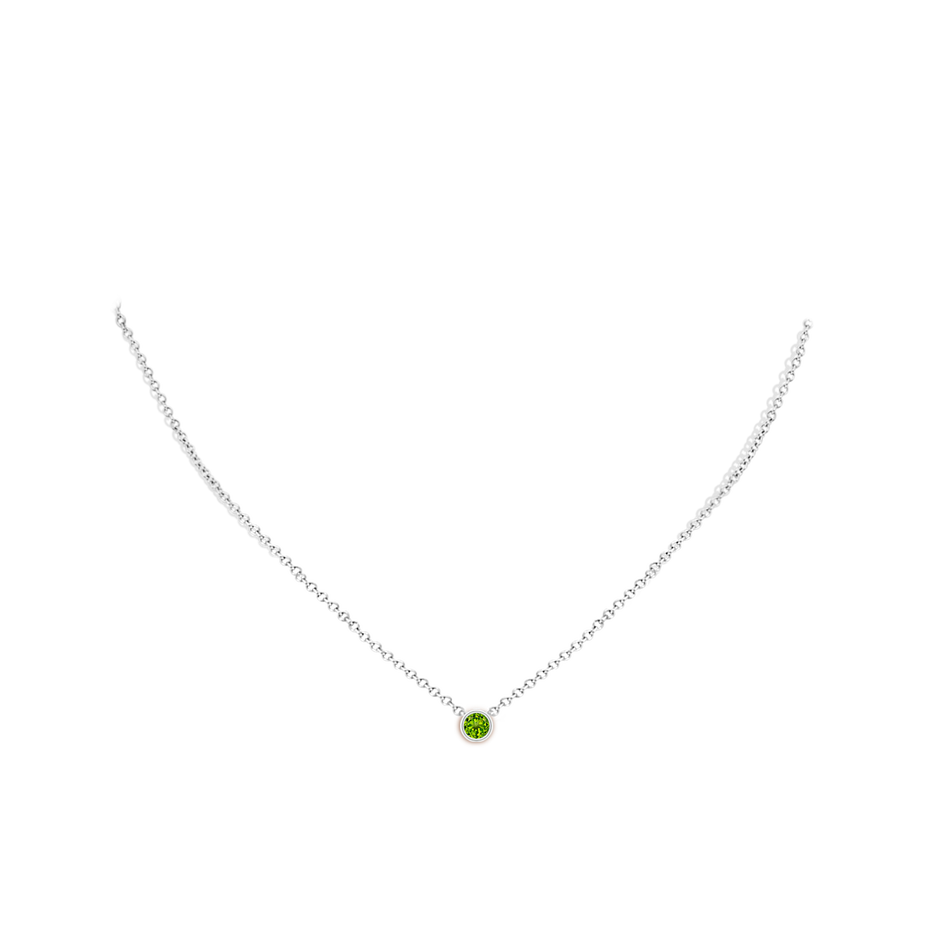 4mm AAAA Bezel-Set Round Peridot Solitaire Pendant in S999 Silver pen