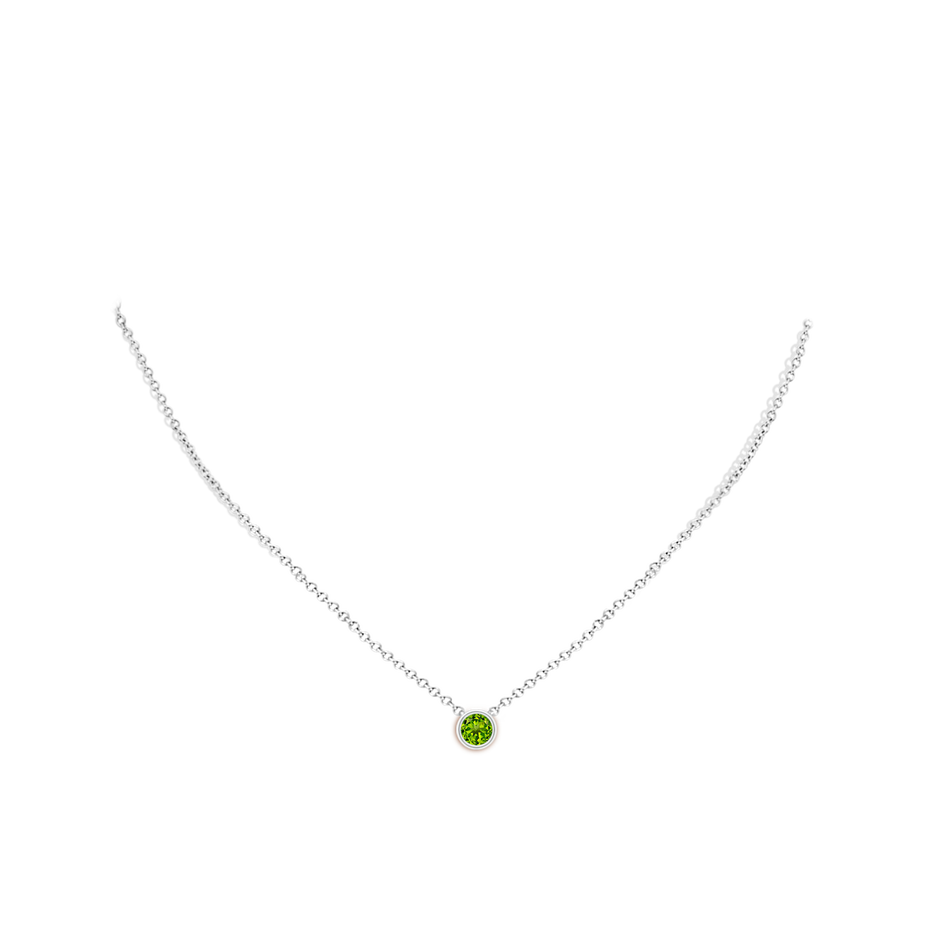 5mm AAAA Bezel-Set Round Peridot Solitaire Pendant in S999 Silver pen