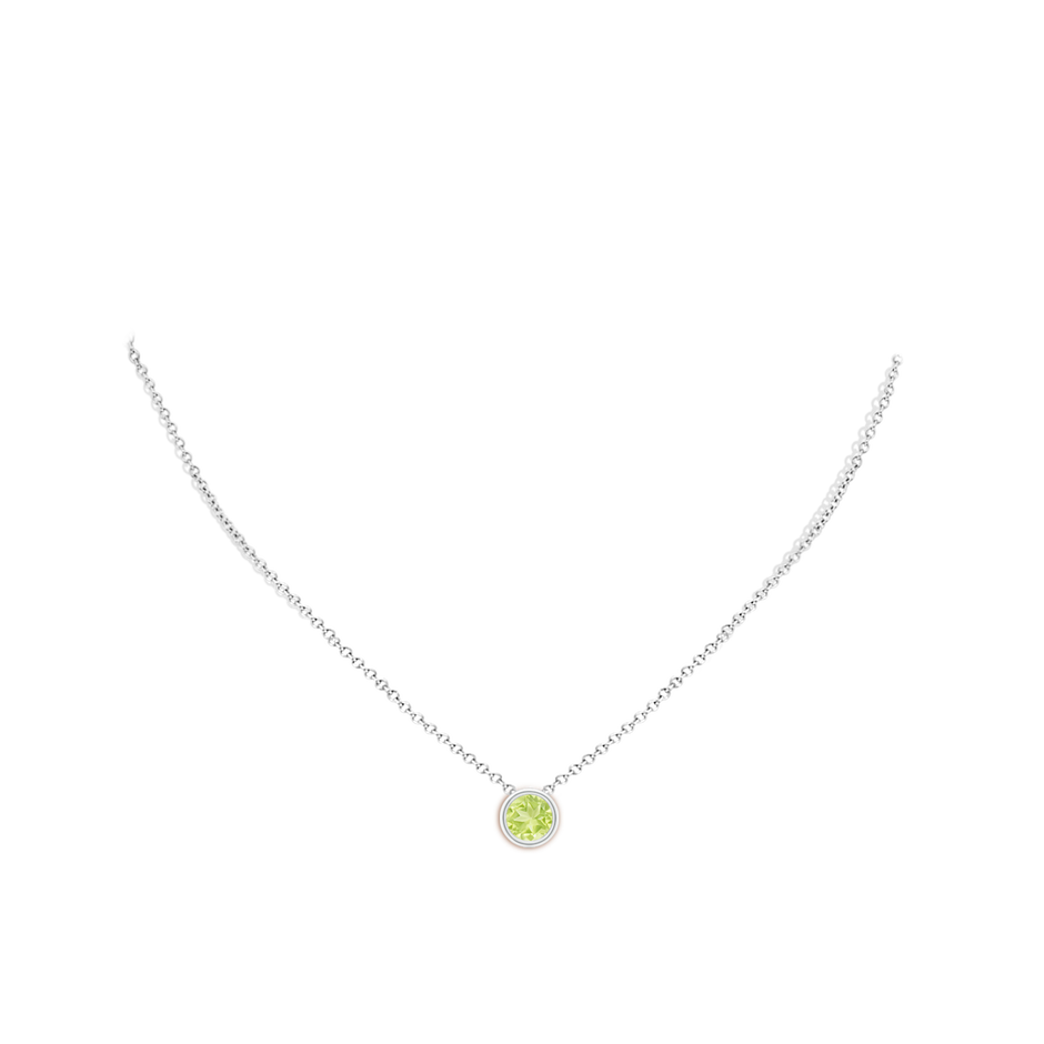 7mm A Bezel-Set Round Peridot Solitaire Pendant in S999 Silver pen