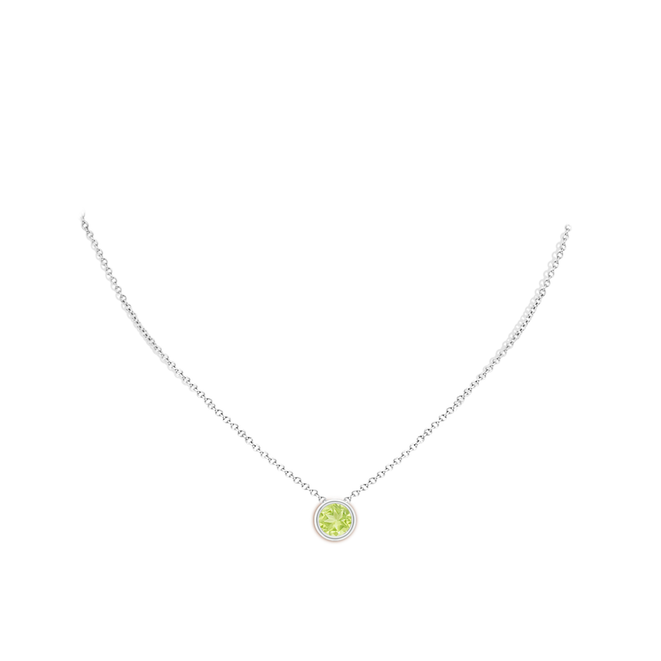 8mm A Bezel-Set Round Peridot Solitaire Pendant in S999 Silver pen