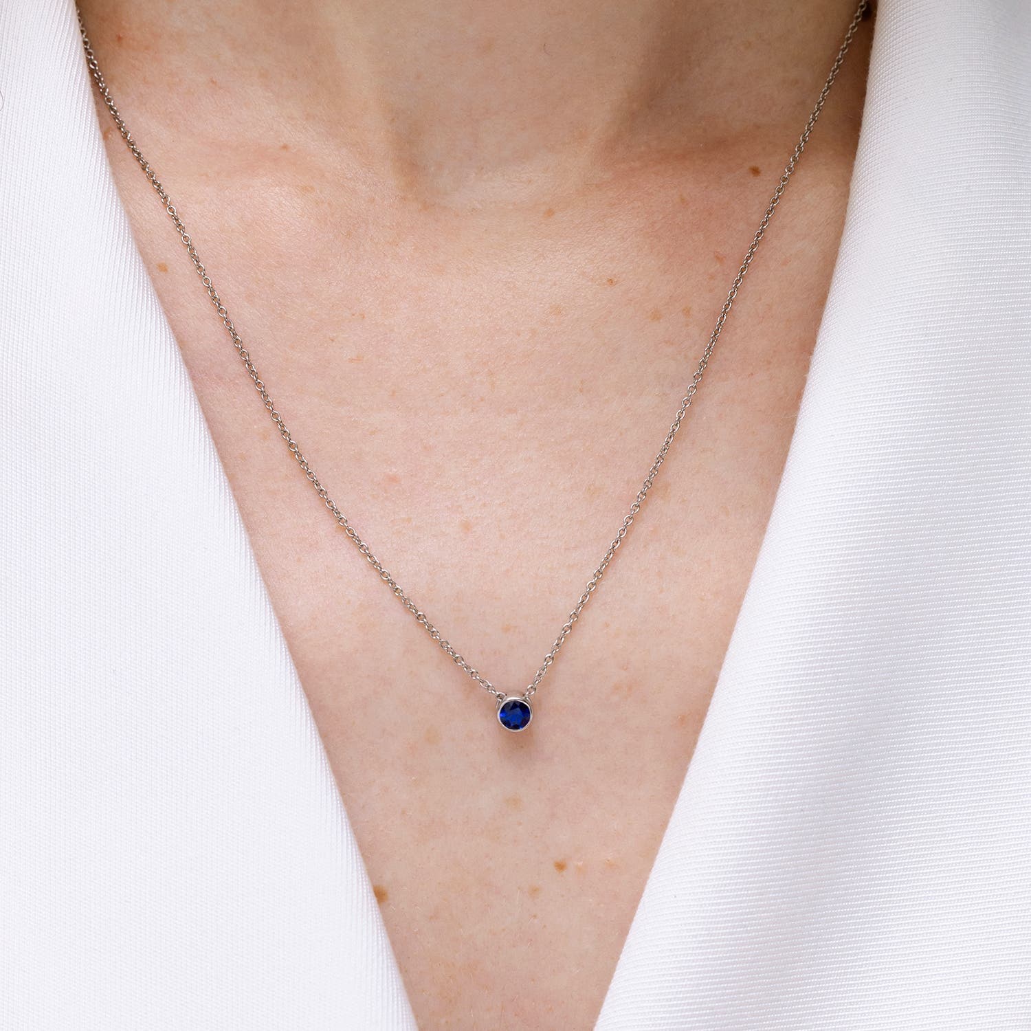 A - Blue Sapphire / 0.33 CT / 14 KT Yellow Gold