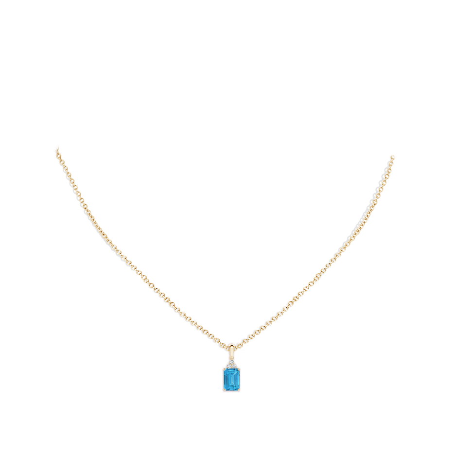 7x5mm AAAA Emerald-Cut Fancy Intense Blue Diamond Pendant with Trio Accents in Yellow Gold pen