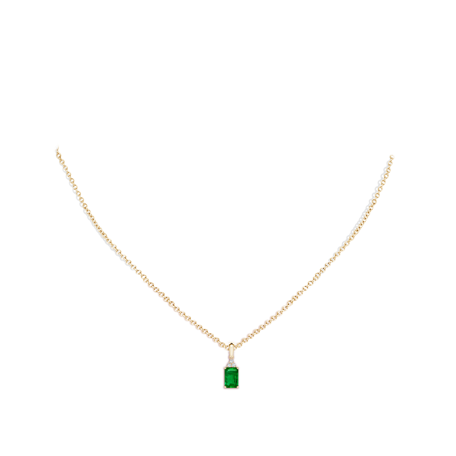 6x4mm AAAA Emerald-Cut Emerald Pendant with Diamond Trio in Yellow Gold pen