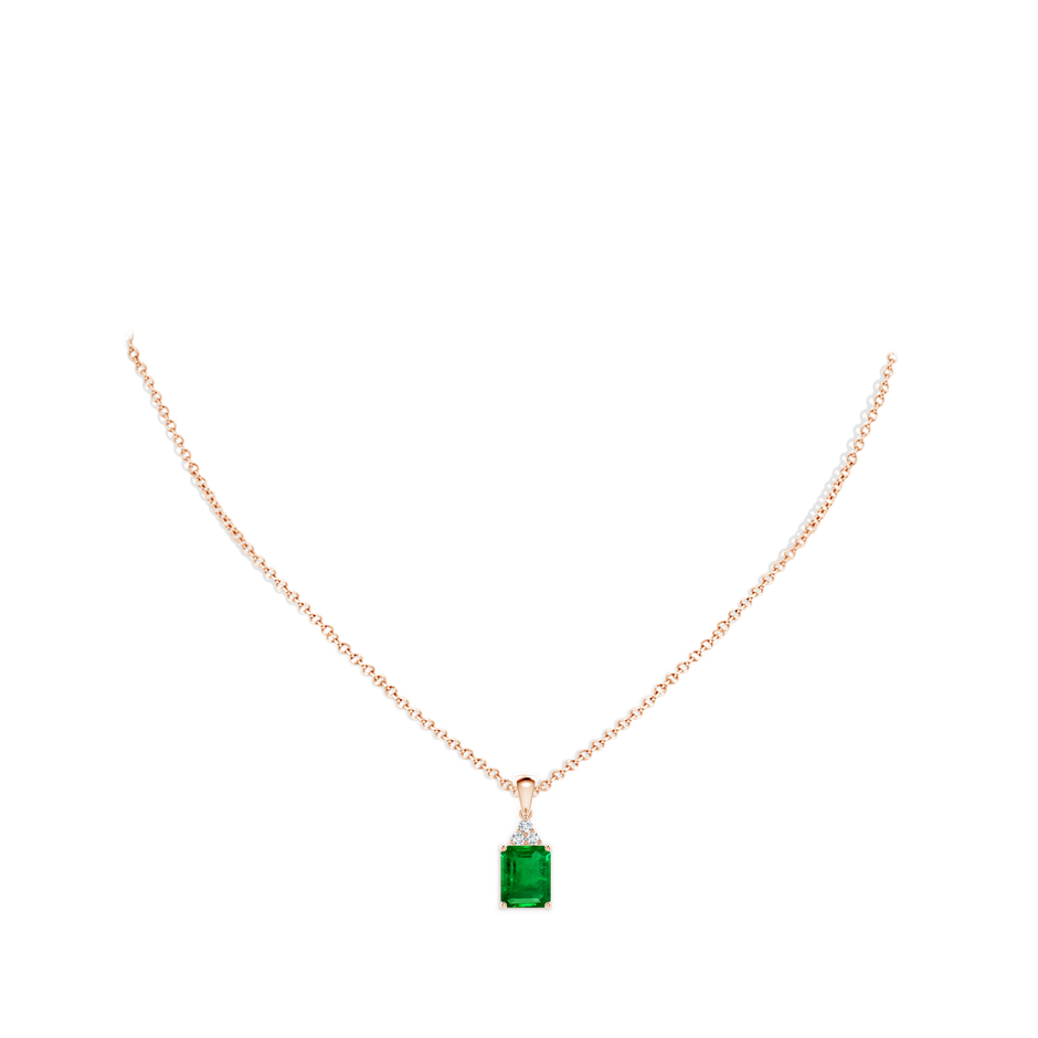 9x7mm AAAA Emerald-Cut Emerald Pendant with Diamond Trio in Rose Gold pen