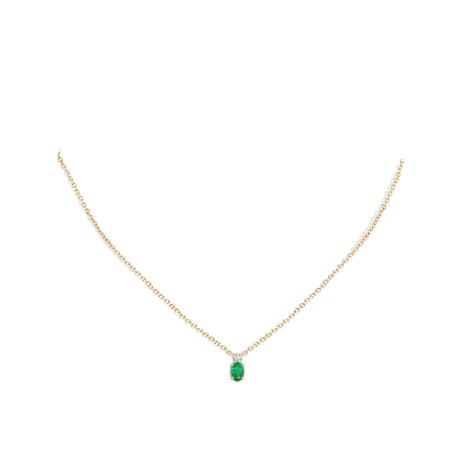 6x4mm AA Oval Emerald Solitaire Pendant with Diamond in Yellow Gold pen