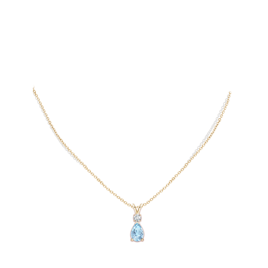 10x7mm AAA Aquamarine Teardrop Pendant with Diamond in Yellow Gold pen
