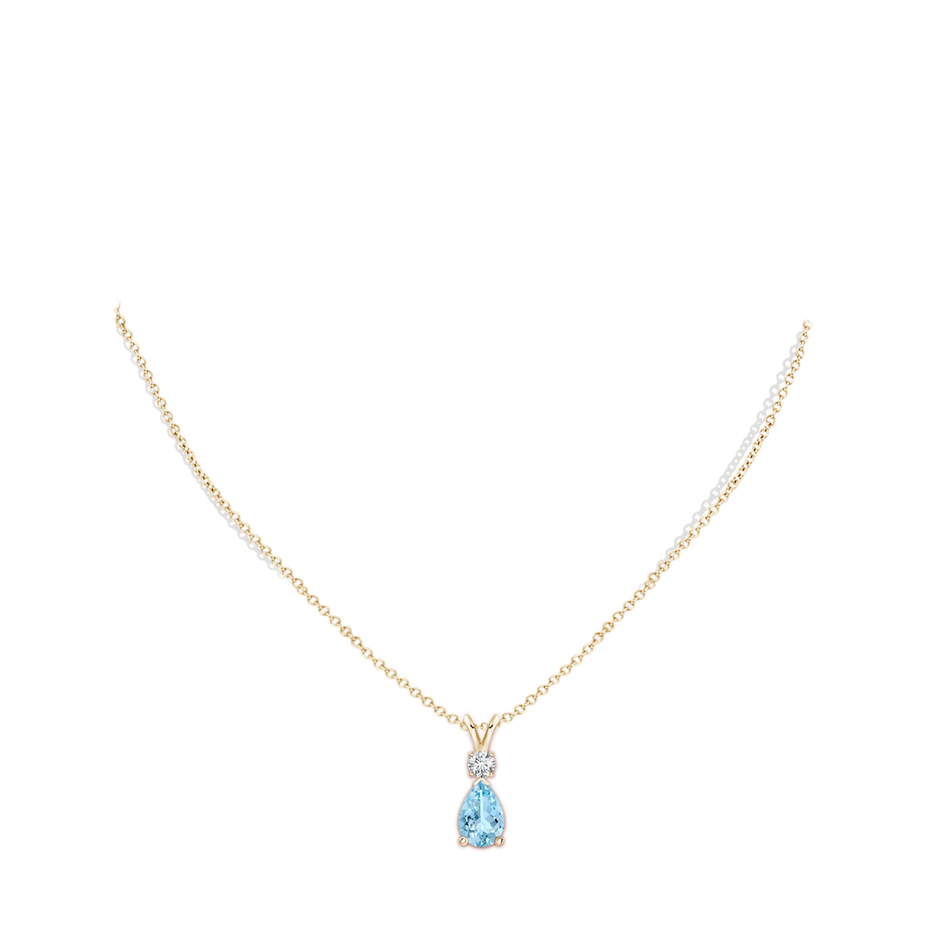 10x7mm AAAA Aquamarine Teardrop Pendant with Diamond in Yellow Gold pen