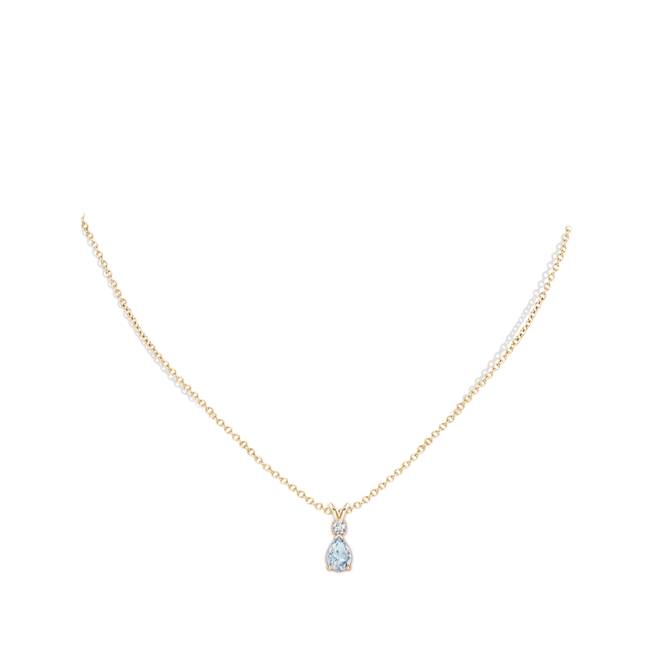 7x5mm A Aquamarine Teardrop Pendant with Diamond in 10K Yellow Gold pen