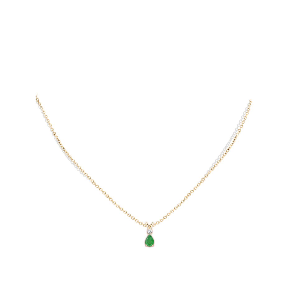 6x4mm A Prong-Set Emerald Teardrop V-Bale Pendant with Diamond in 10K Yellow Gold pen