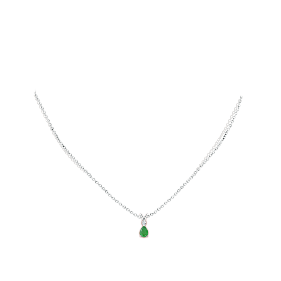 6x4mm A Prong-Set Emerald Teardrop V-Bale Pendant with Diamond in White Gold pen
