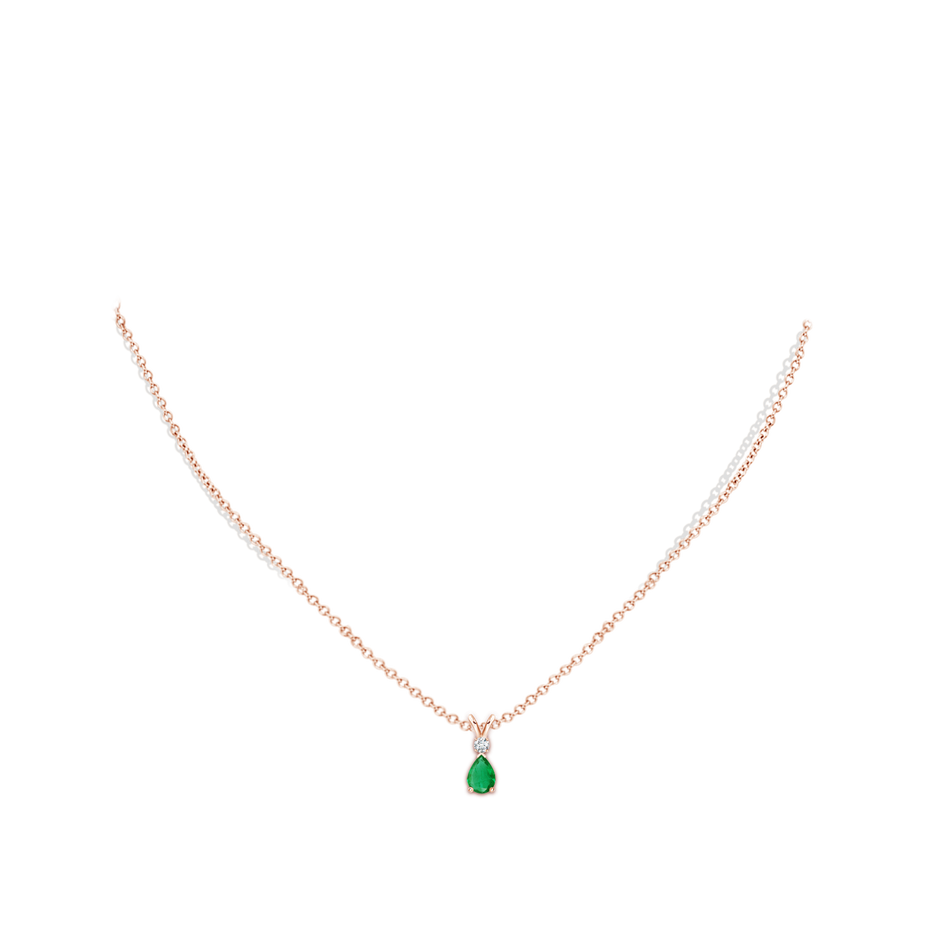 6x4mm AA Prong-Set Emerald Teardrop V-Bale Pendant with Diamond in Rose Gold pen