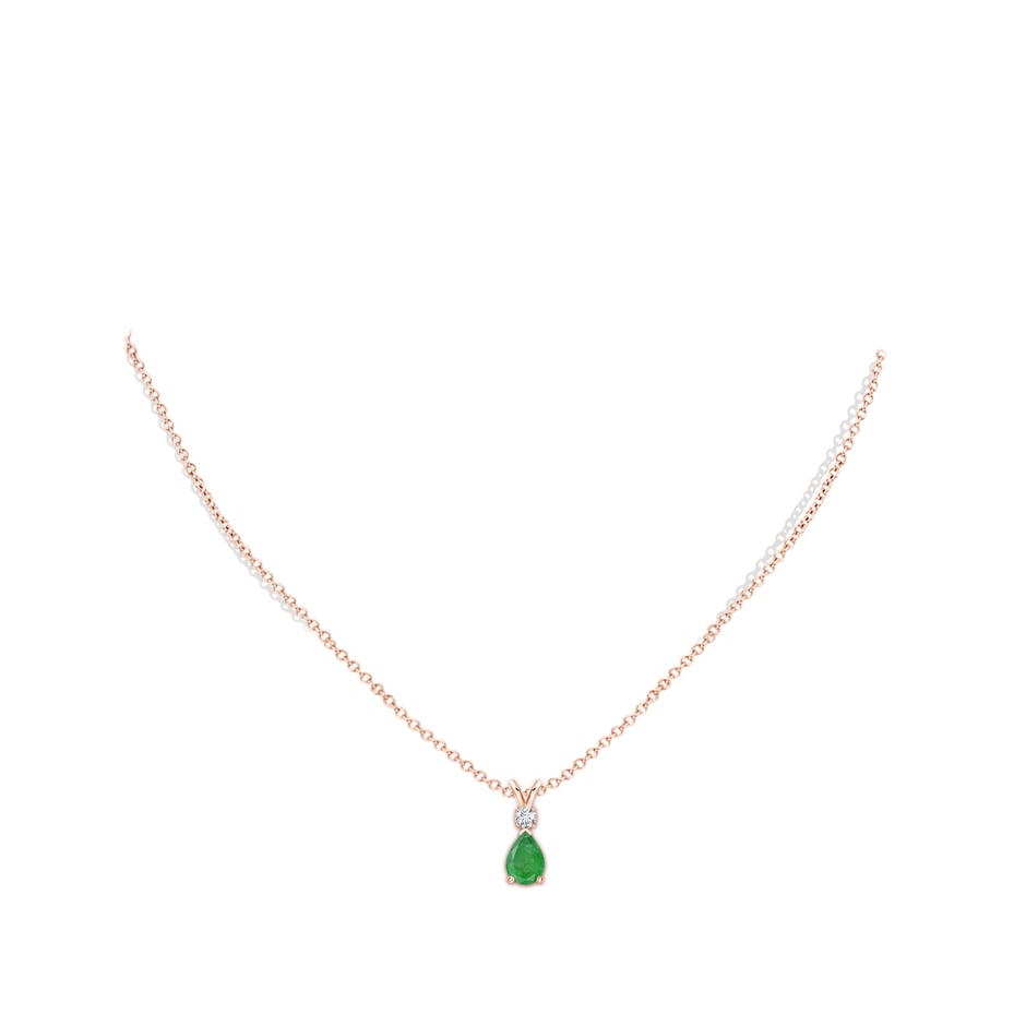 7x5mm A Prong-Set Emerald Teardrop V-Bale Pendant with Diamond in Rose Gold pen