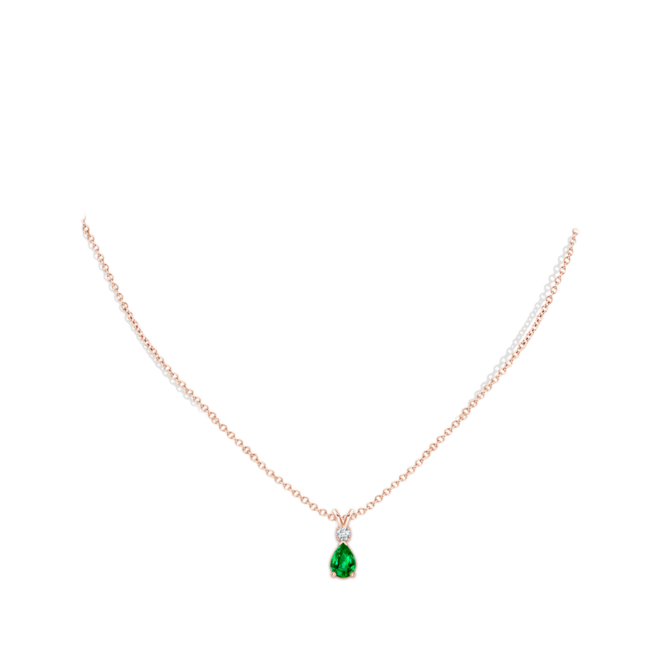 7x5mm AAAA Prong-Set Emerald Teardrop V-Bale Pendant with Diamond in Rose Gold pen