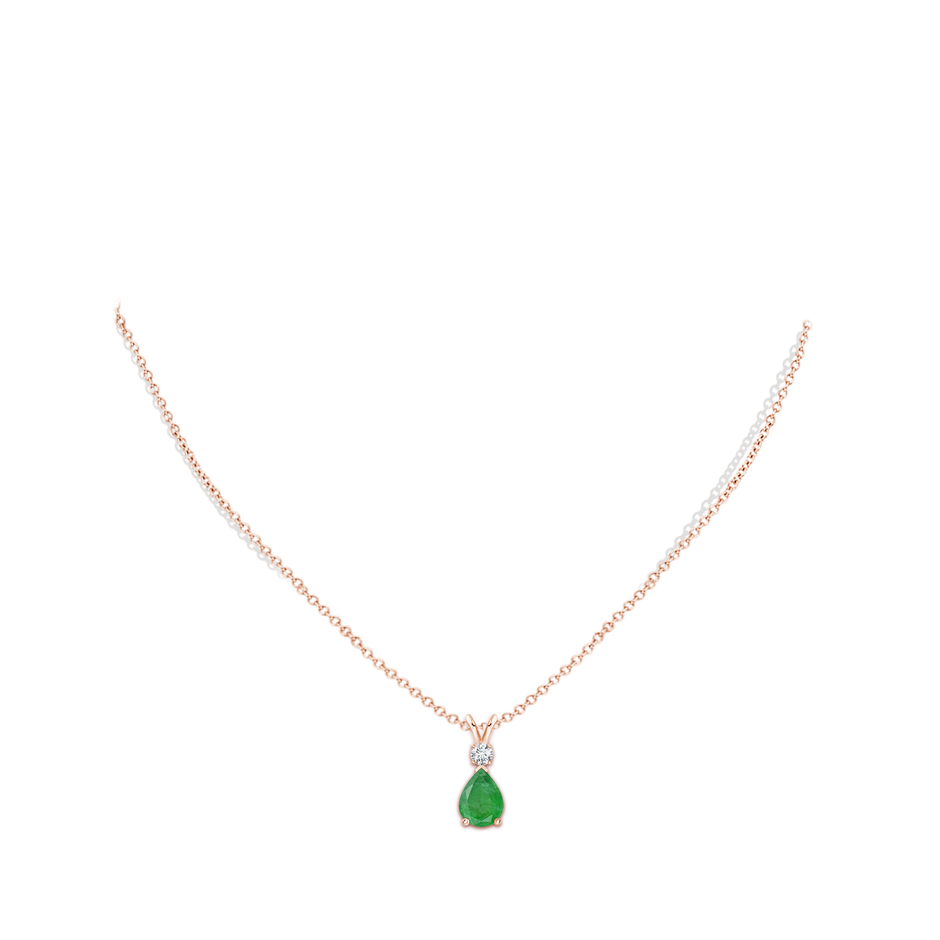 8x6mm A Prong-Set Emerald Teardrop V-Bale Pendant with Diamond in Rose Gold pen