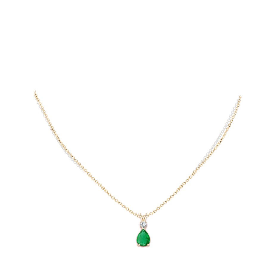 8x6mm AA Prong-Set Emerald Teardrop V-Bale Pendant with Diamond in Yellow Gold pen