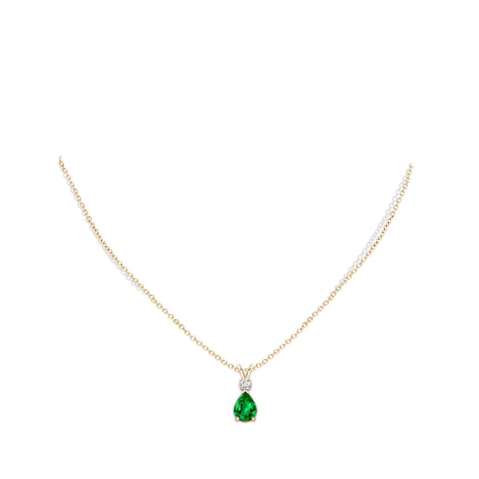 8x6mm AAAA Prong-Set Emerald Teardrop V-Bale Pendant with Diamond in Yellow Gold pen