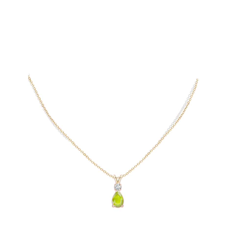 10x7mm A Prong-Set Peridot Teardrop V-Bale Pendant with Diamond in Yellow Gold pen