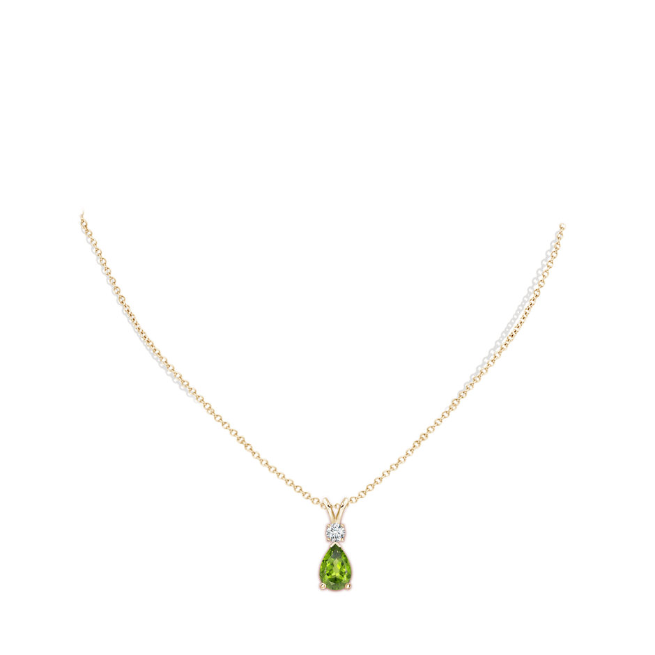 10x7mm AAA Prong-Set Peridot Teardrop V-Bale Pendant with Diamond in Yellow Gold pen