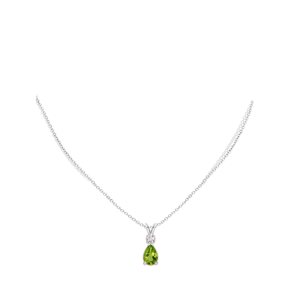 10x7mm AAAA Prong-Set Peridot Teardrop V-Bale Pendant with Diamond in White Gold pen