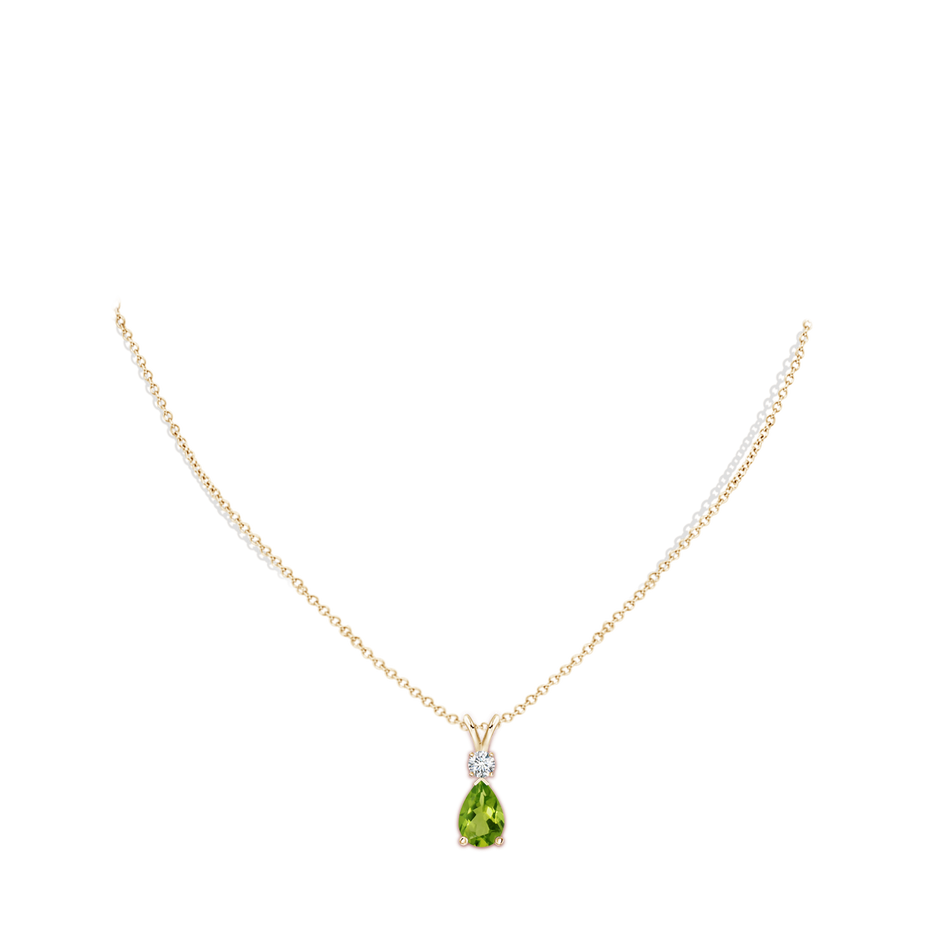 10x7mm AAAA Prong-Set Peridot Teardrop V-Bale Pendant with Diamond in Yellow Gold pen