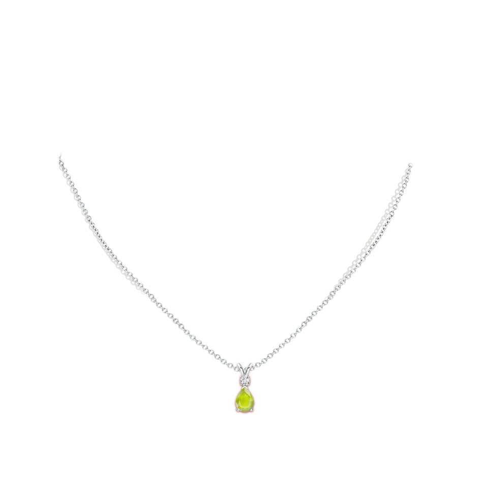 7x5mm A Prong-Set Peridot Teardrop V-Bale Pendant with Diamond in P950 Platinum pen