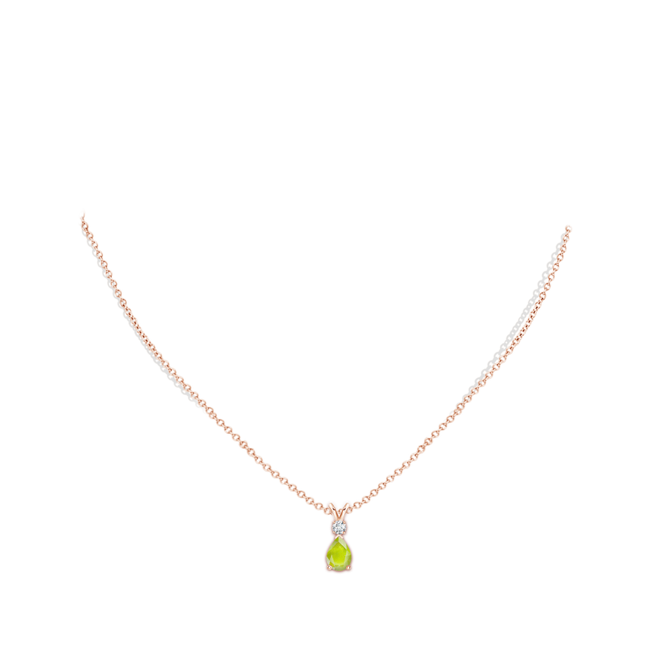 7x5mm A Prong-Set Peridot Teardrop V-Bale Pendant with Diamond in Rose Gold pen