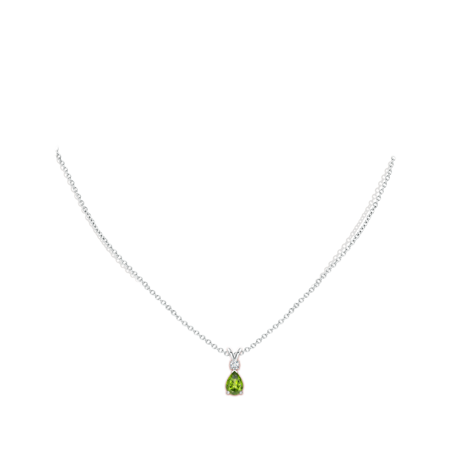 7x5mm AAA Prong-Set Peridot Teardrop V-Bale Pendant with Diamond in White Gold pen