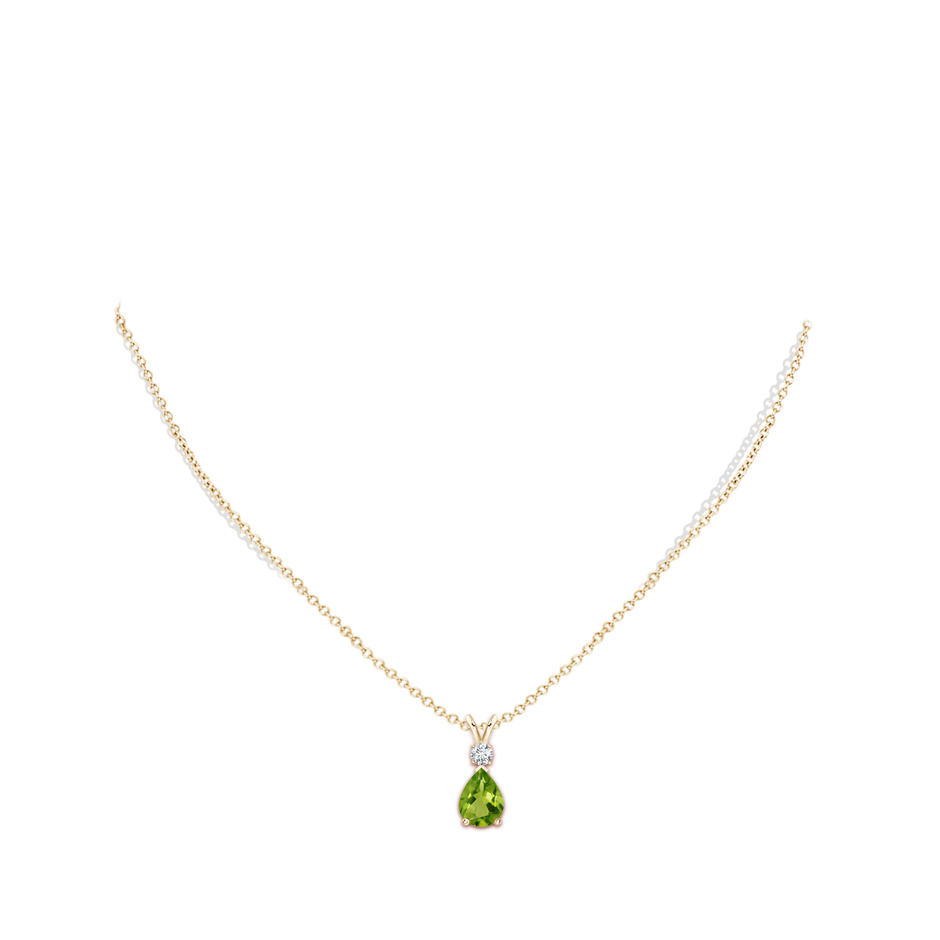 8x6mm AAAA Peridot Teardrop Pendant with Diamond in Yellow Gold body-neck