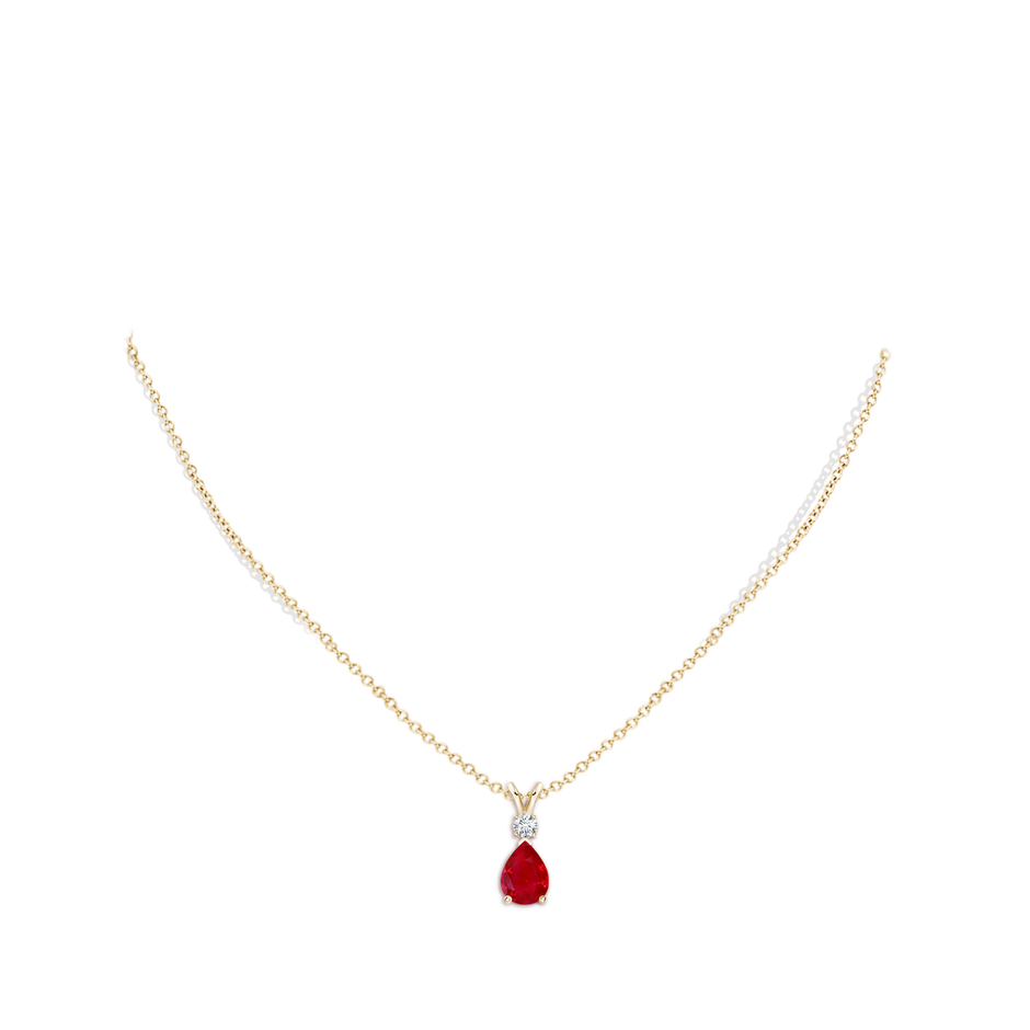 8x6mm AAA Ruby Teardrop Pendant with Diamond in Yellow Gold pen