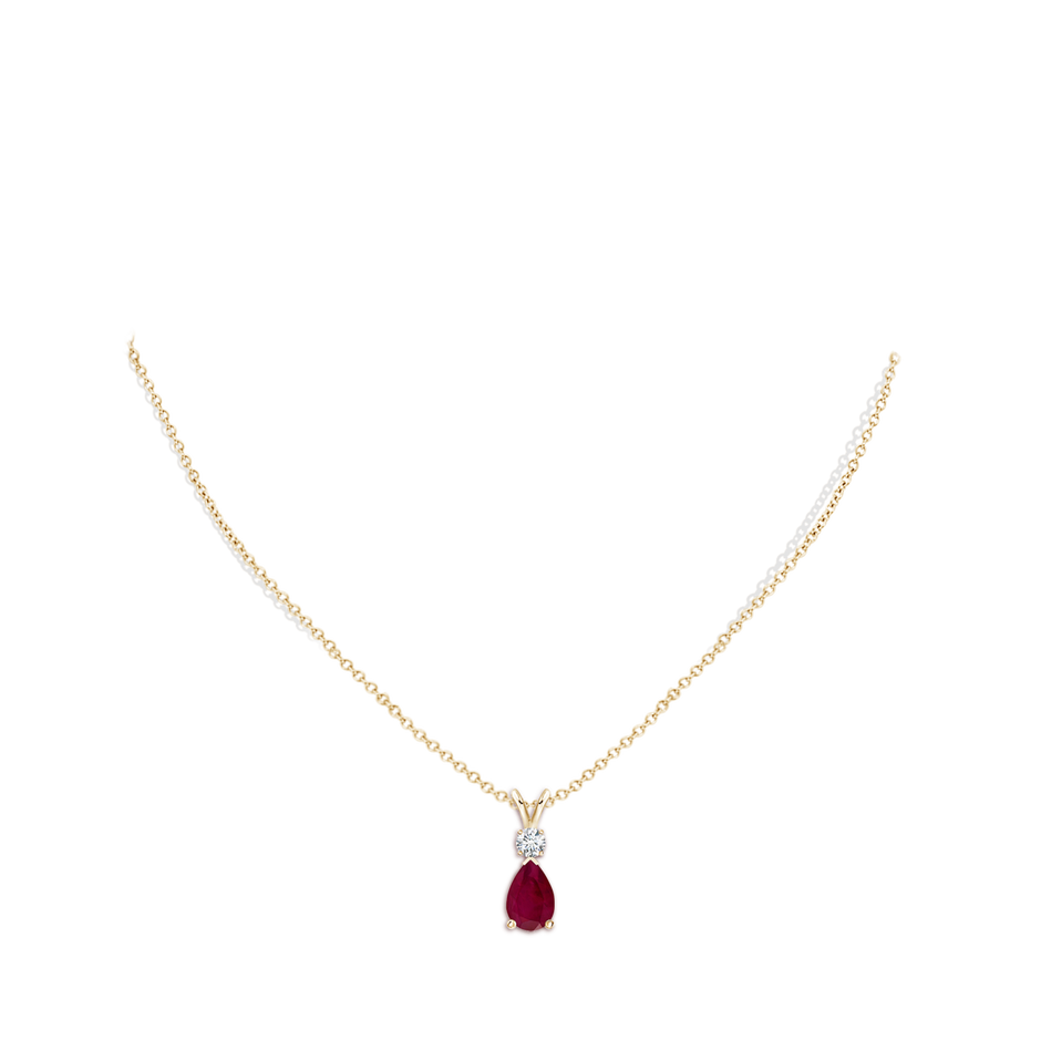 9x6mm A Ruby Teardrop Pendant with Diamond in Yellow Gold pen