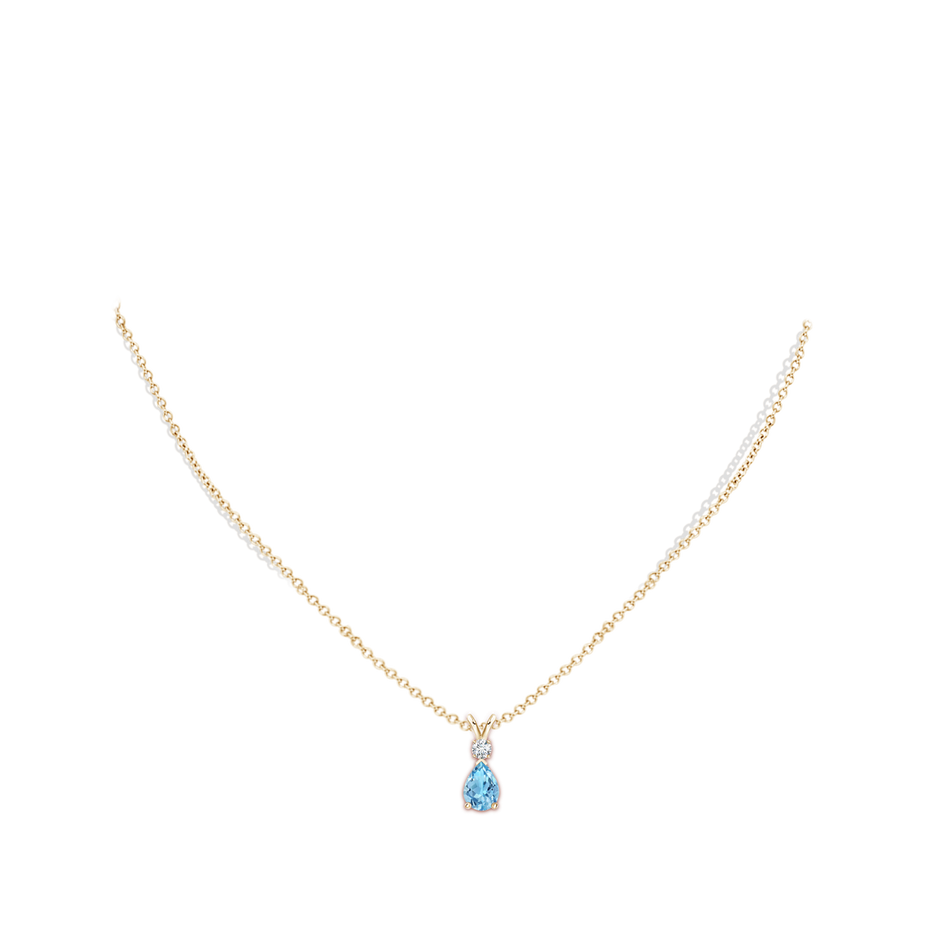 7x5mm A Prong-Set Swiss Blue Topaz Teardrop V-Bale Pendant with Diamond in Yellow Gold pen